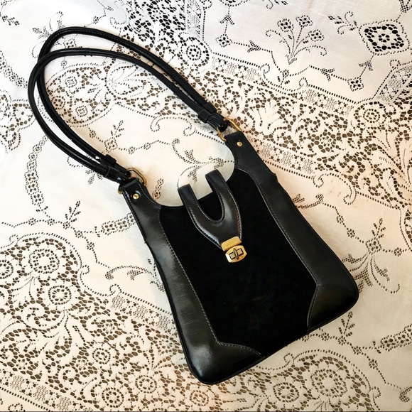 Vintage Shoulder Bag 🖤 - Picture 2 of 8